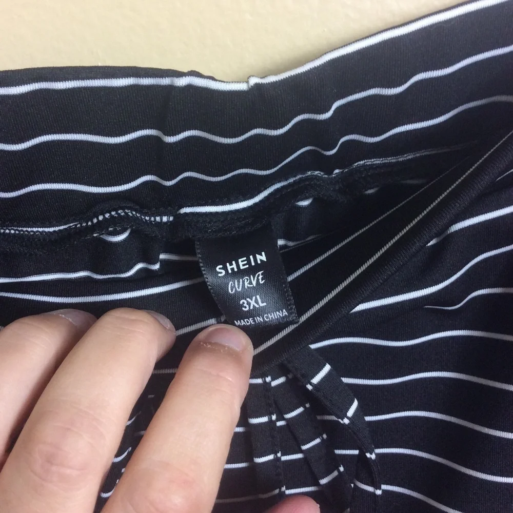 🎈3/$20!  NWOT Shein striped stretch skirt. 3X
